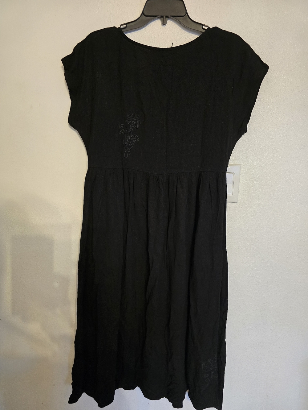 Disturbia Women’s Scutellaria Embroidered Button Up Midi Dress In Black Size 6 - Picture 10 of 13